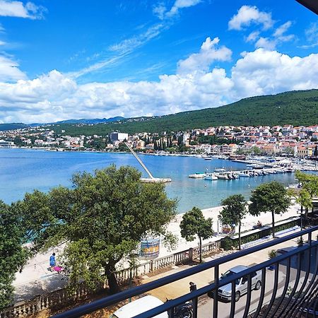 Apartmani Plaza Selce Exteriör bild