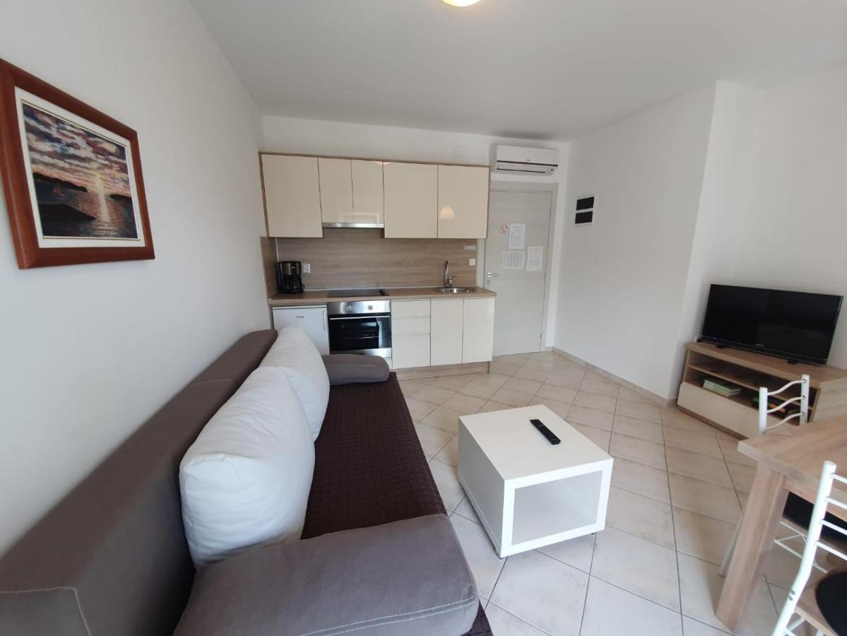 Apartmani Plaza Selce Exteriör bild