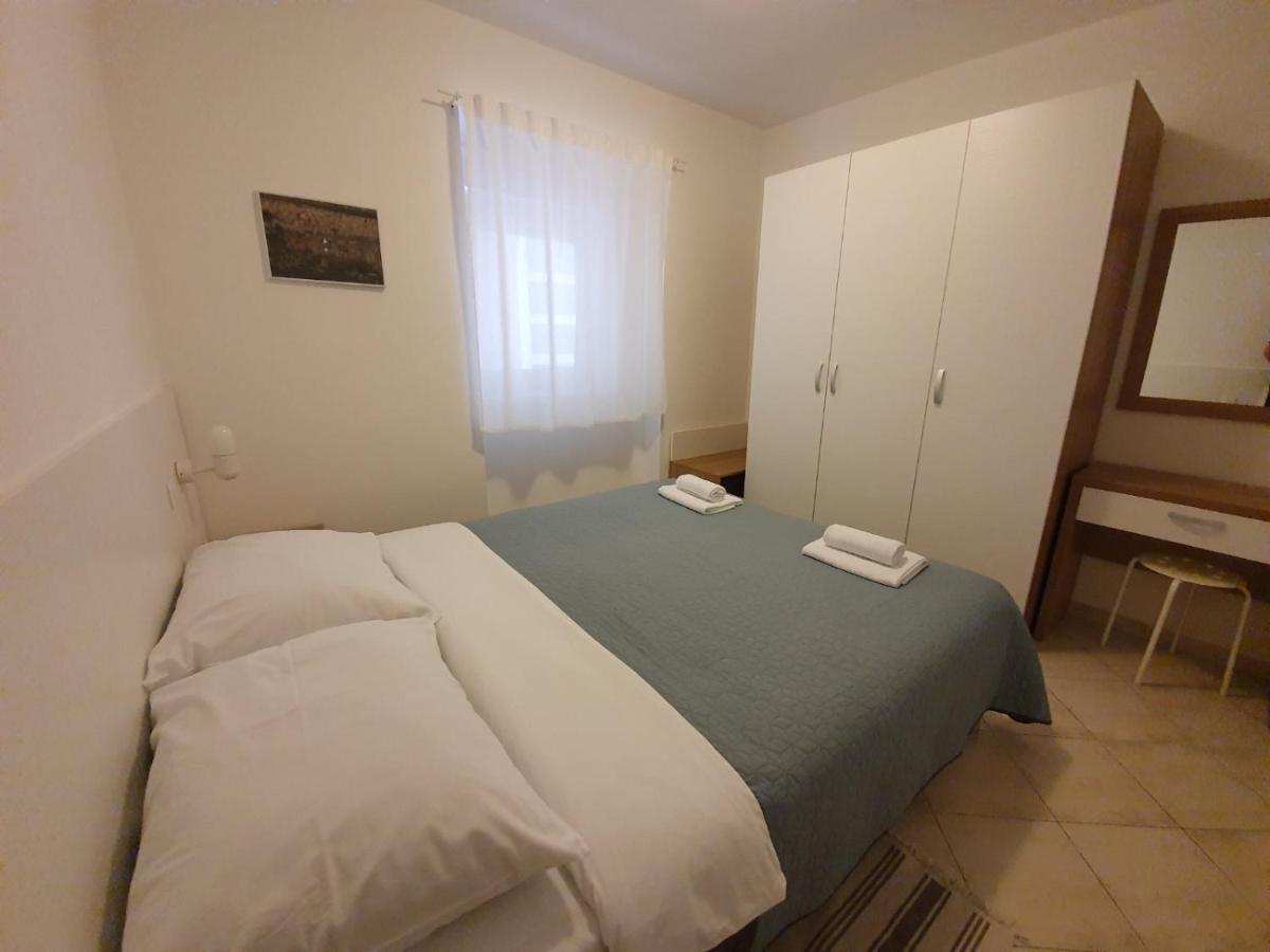 Apartmani Plaza Selce Exteriör bild