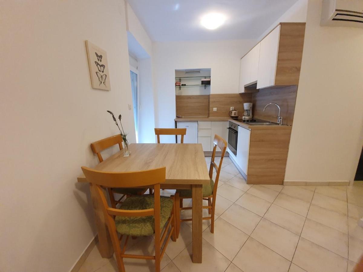 Apartmani Plaza Selce Exteriör bild