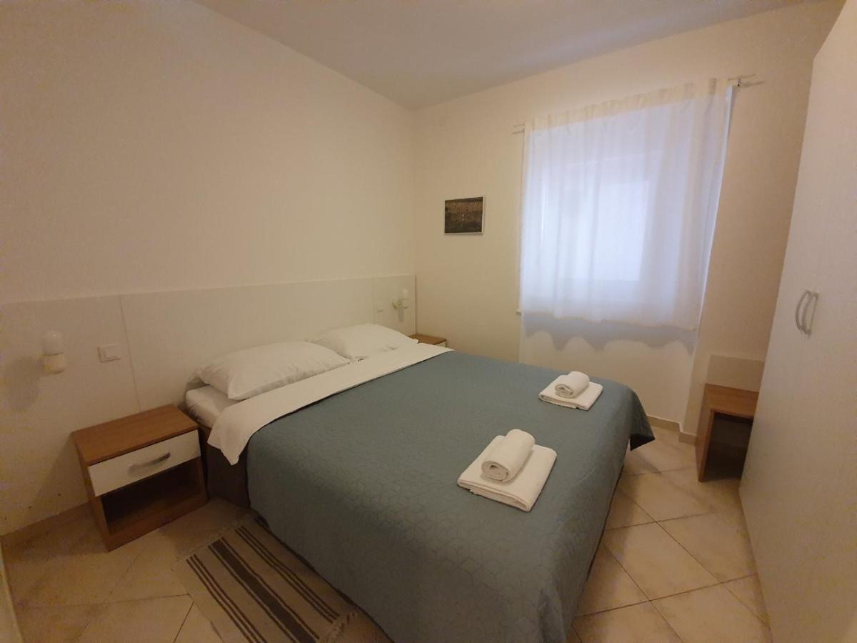 Apartmani Plaza Selce Exteriör bild