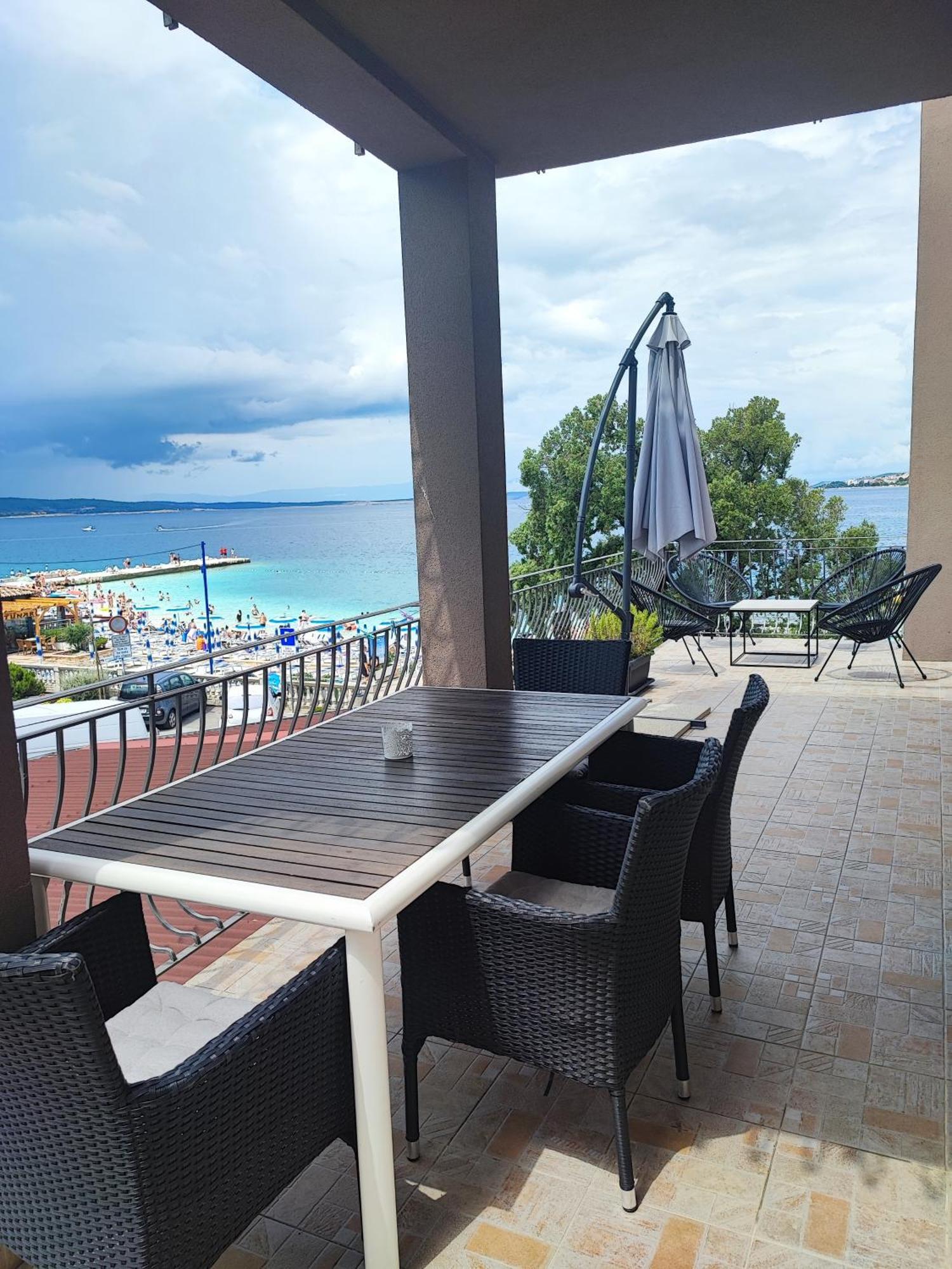 Apartmani Plaza Selce Rum bild