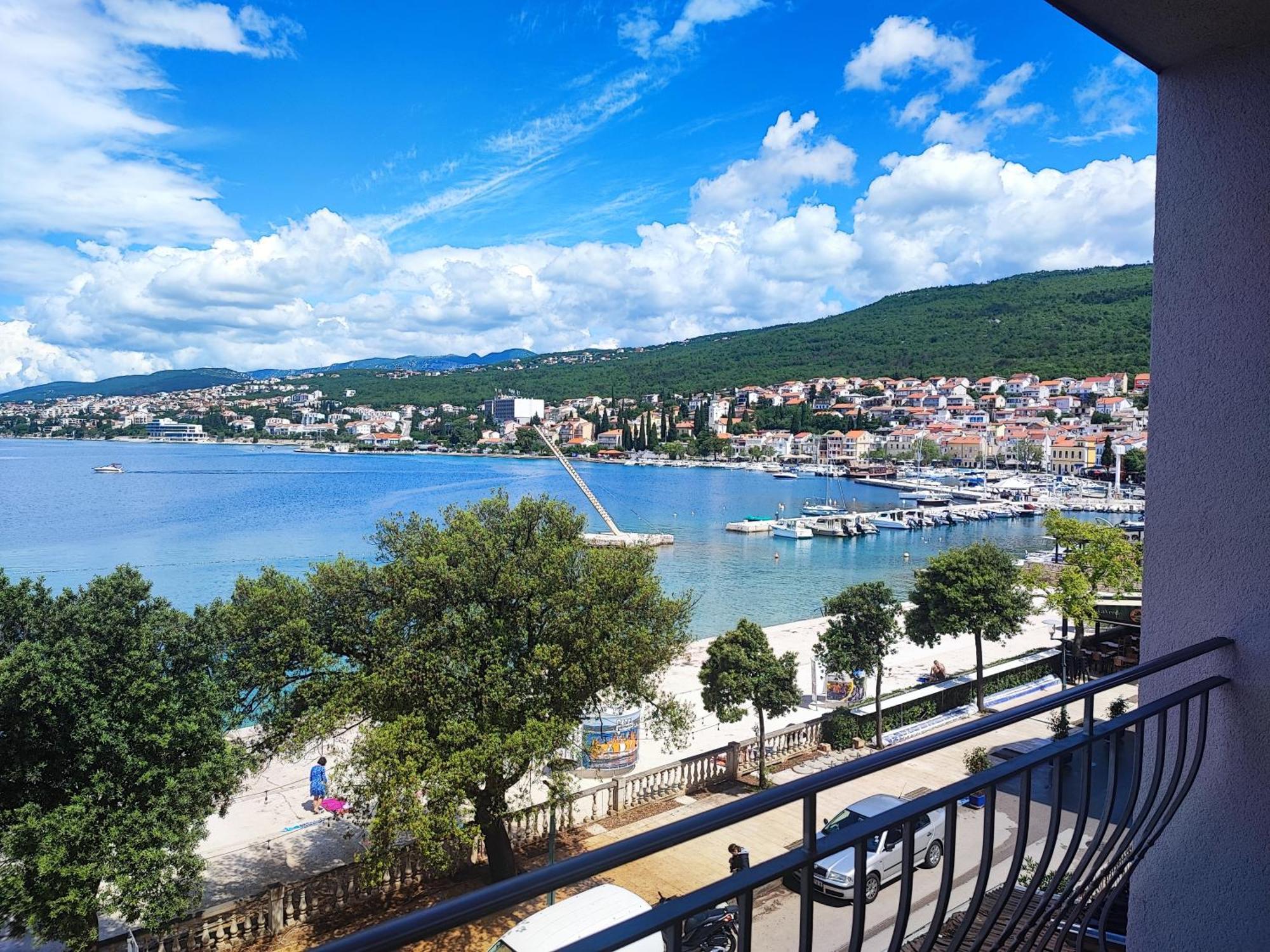 Apartmani Plaza Selce Exteriör bild